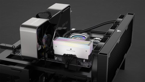 DOMINATOR TITANIUM RGB 64 GB (4x16 GB) DDR5 DRAM 6000 MT/s CL36 Intel XMP White