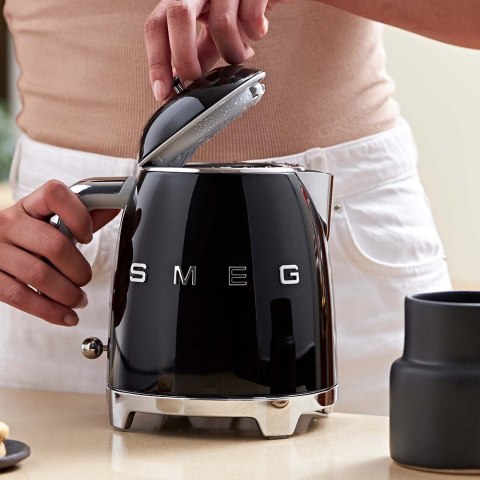 Czajnik SMEG mini 0,8L czarny Schwarz (KLF05BLEU)